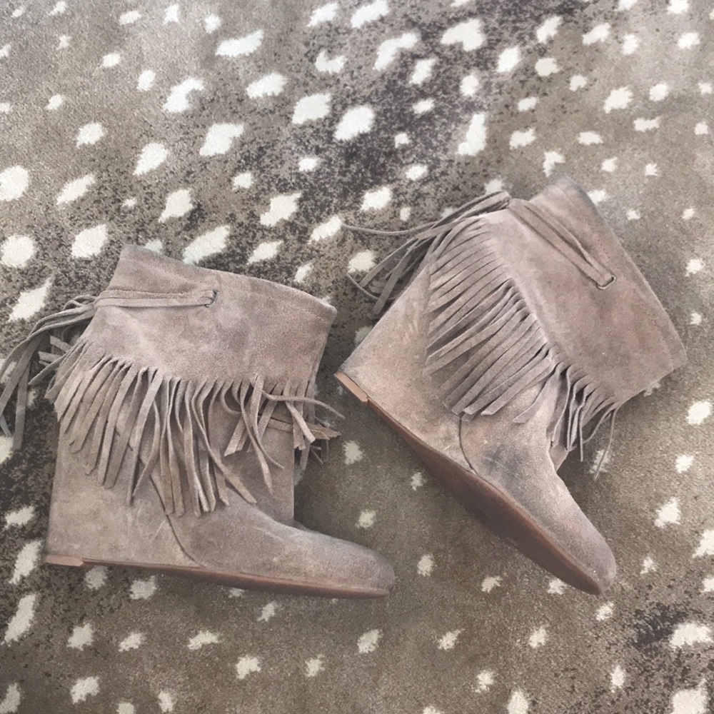 ❌ SOLD ❌Nine West Vintage American fringe booties